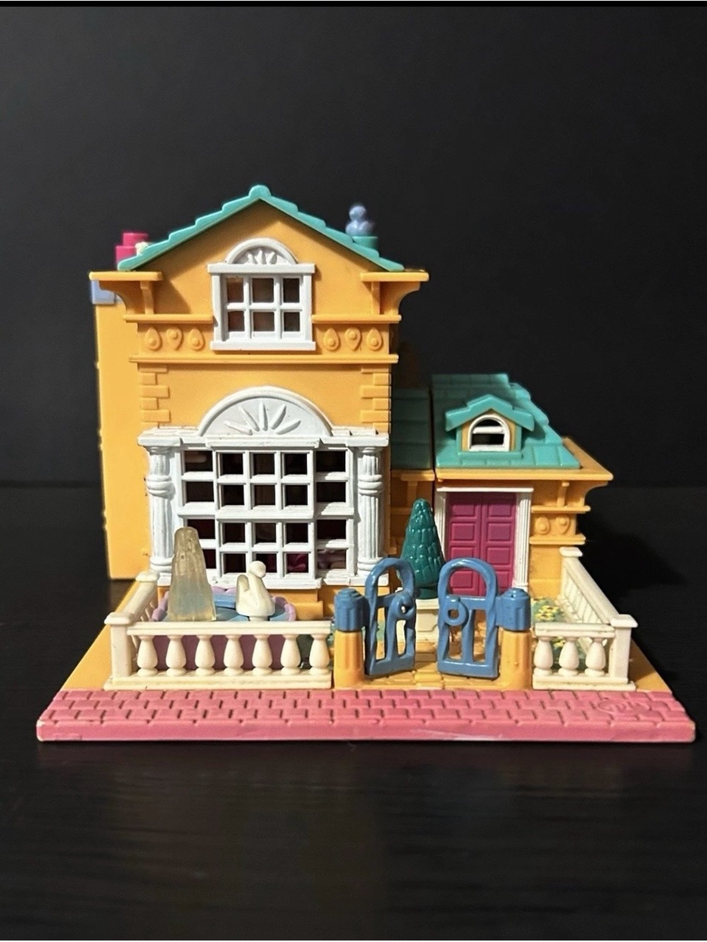 Vintage 1994 Bluebird Poly Pocket Light Up Hotel, Some Lights Work, No Figures